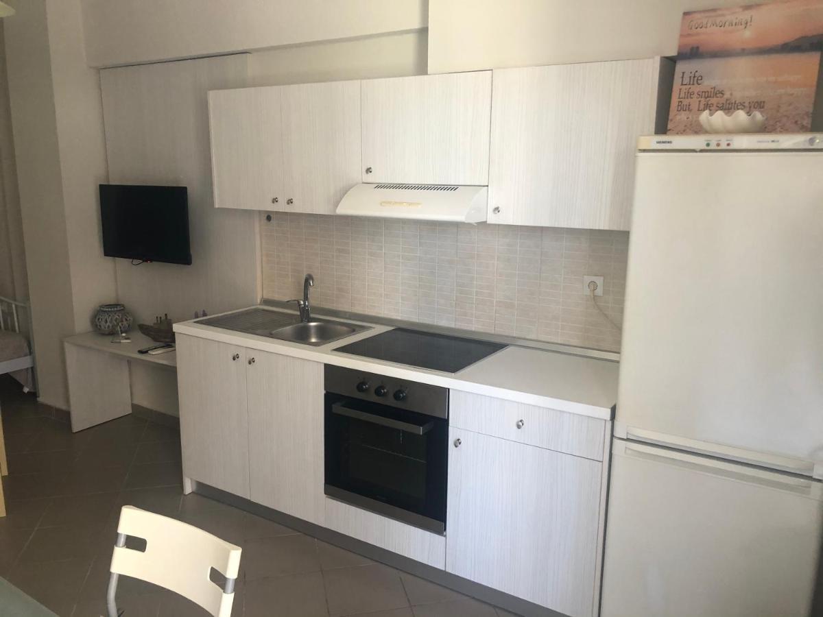 Makis Apartments Touzla Ofrínion Dış mekan fotoğraf